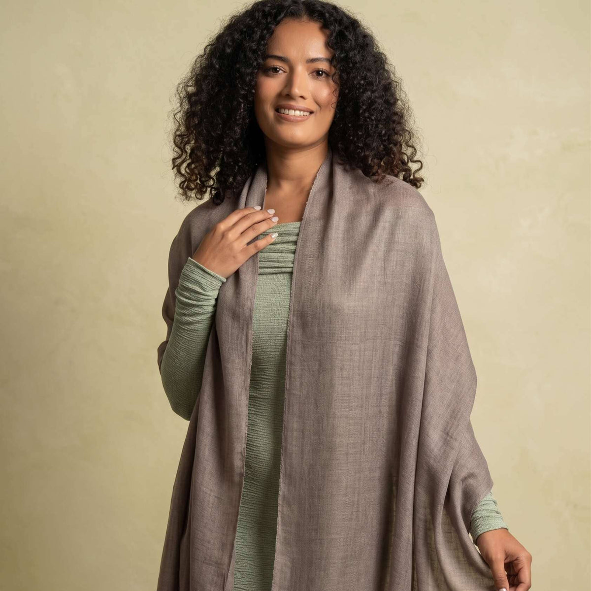 The Annapurna Cashmere Pashmina- Earth Tone Collection: Taupe