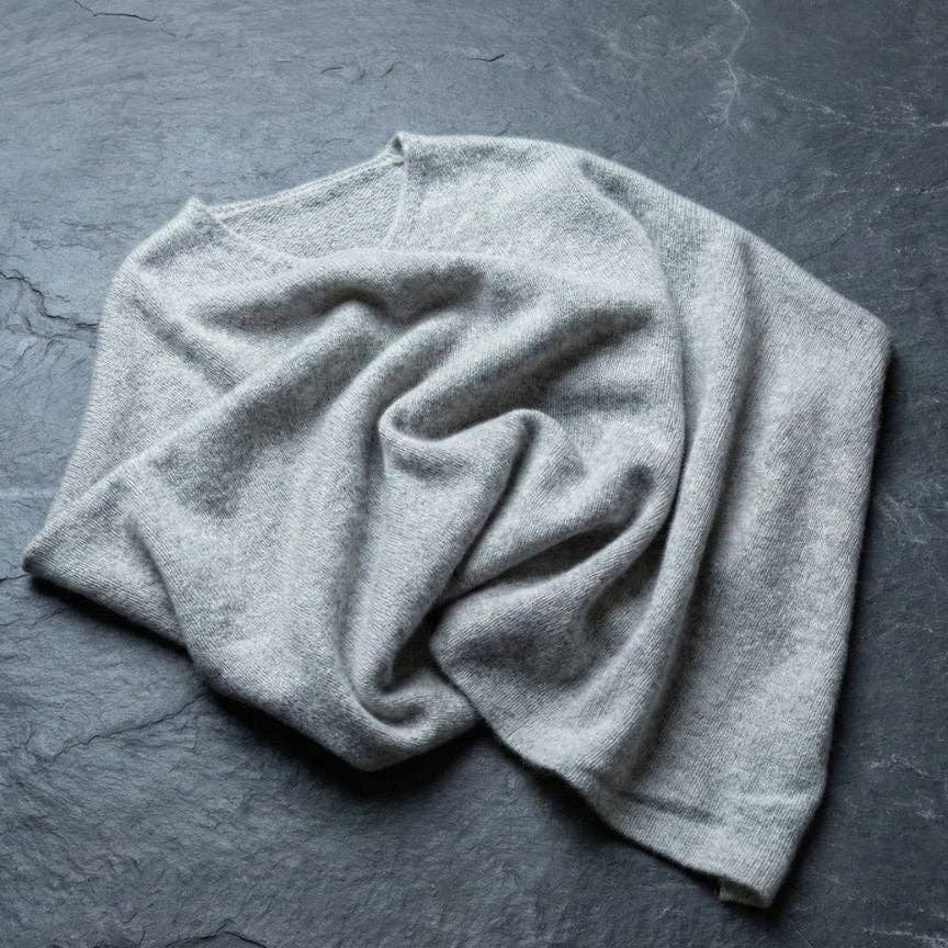 Undyed Cashmere V-Neck Poncho – Oatmeal Melange